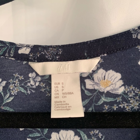 Long sleeve flowery blue H&M top! - Picture 3 of 3